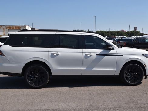 New 2025 Lincoln Navigator L Reserve w/ Jet Appearance Package image 5