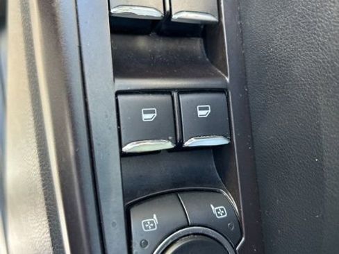 Used 2020 Ford Explorer XLT image 31