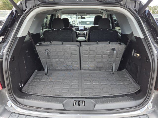Certified 2024 Ford Explorer XLT RWD image 18