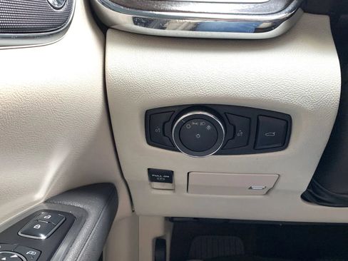 Used 2020 Lincoln Continental w/ Premium Package image 20