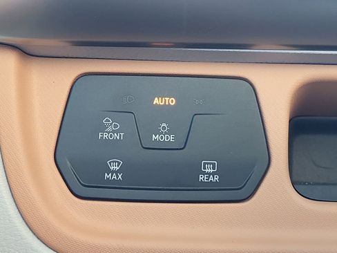 Used 2025 Volkswagen ID. Buzz 1st Edition image 13