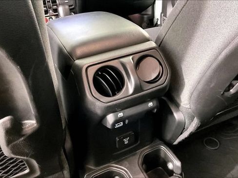 Used 2024 Jeep Wrangler Unlimited Rubicon w/ Technology Group AWD/4WD image 9
