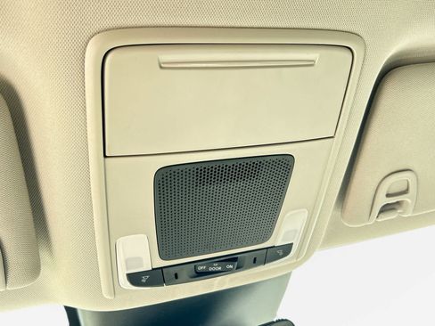 Used 2025 Honda Pilot EX-L image 17