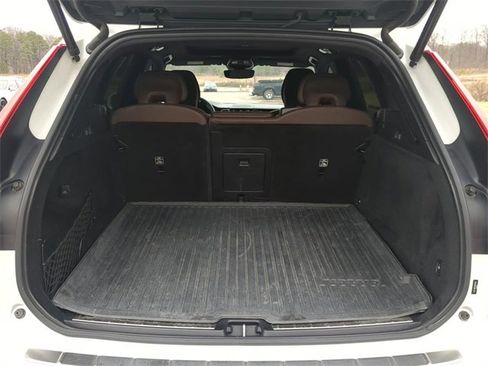 Used 2022 Volvo XC60 B5 Momentum w/ Advanced Package image 12