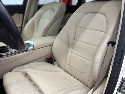 Used 2019 Mercedes-Benz GLC 300 4MATIC image 12