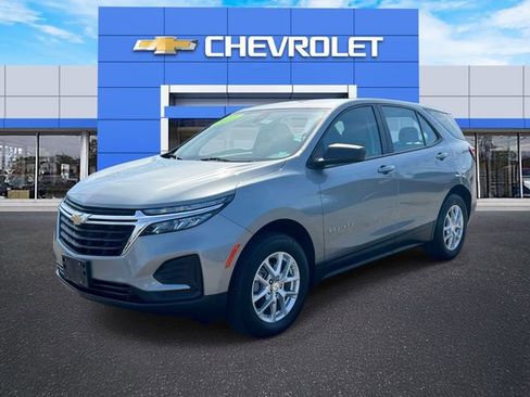 Certified 2023 Chevrolet Equinox LS w/ Driver Confidence II Package AWD/4WD image 2