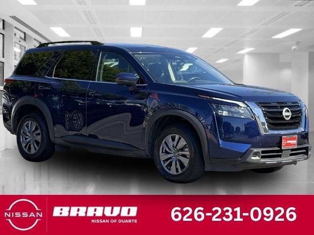 Used 2025 Nissan Pathfinder SV FWD image 1