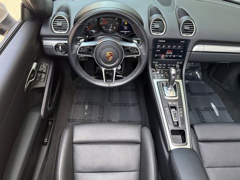 Used 2025 Porsche 718 Boxster w/ Premium Package RWD image 13