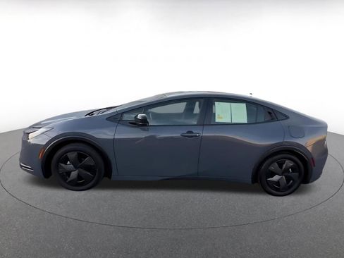 Used 2025 Toyota Prius LE image 9