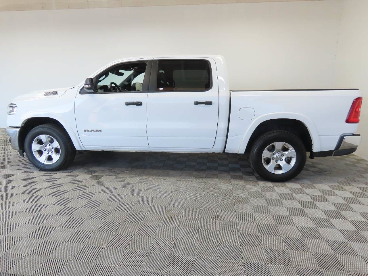 Used 2025 RAM 1500 Big Horn AWD/4WD image 6