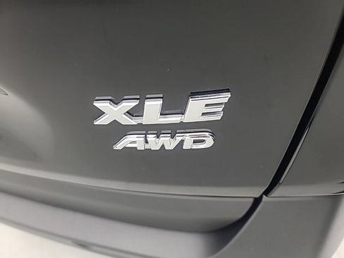 Used 2025 Toyota RAV4 XLE AWD/4WD image 12