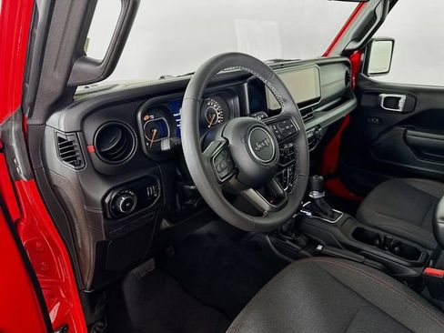 Used 2025 Jeep Wrangler Unlimited Rubicon AWD/4WD image 12