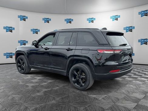 Certified 2023 Jeep Grand Cherokee Limited w/ Black Appearance Package image 4