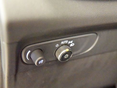 Used 2023 Buick Envision Preferred w/ Sport Touring Package image 18