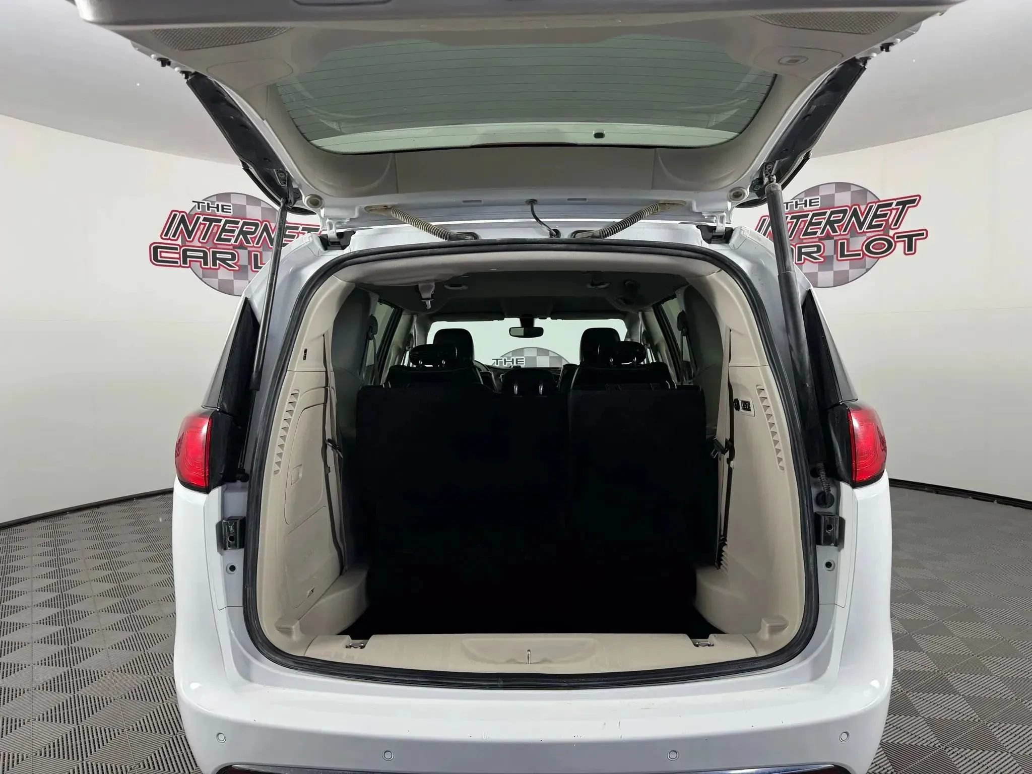 Used 2019 Chrysler Pacifica Limited FWD image 29