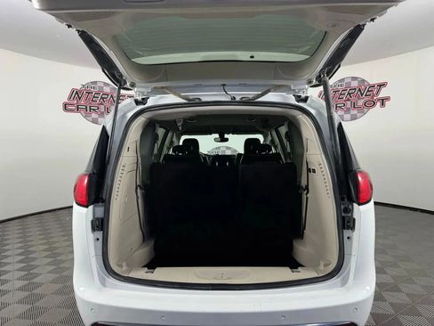 Used 2019 Chrysler Pacifica Limited FWD image 29