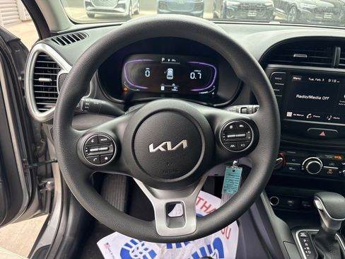 Used 2025 Kia Soul LX image 20