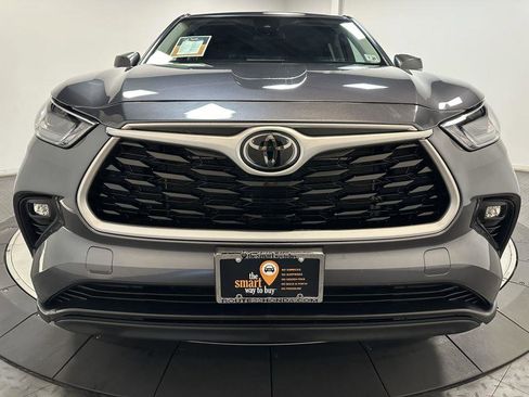 Used 2023 Toyota Highlander LE image 5