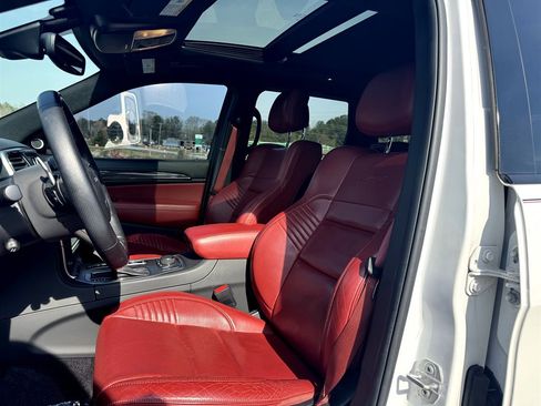 Used 2017 Jeep Grand Cherokee SRT image 3