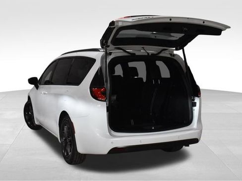 New 2026 Chrysler Pacifica Select w/ S Appearance Package image 36