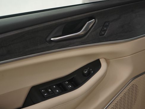 Used 2024 Jeep Grand Cherokee Limited w/ Luxury Tech Group II image 21