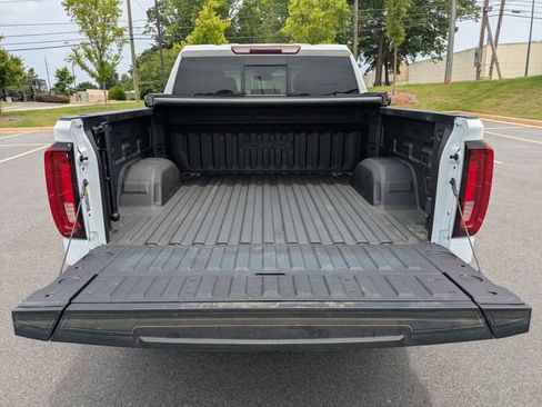 Used 2024 GMC Sierra 1500 AT4 w/ AT4 Premium Package AWD/4WD image 13