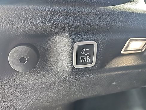 Used 2024 Jeep Grand Cherokee L Limited w/ Luxury Tech Group II image 39