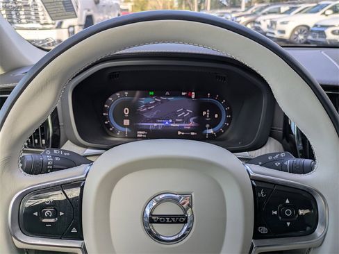 Certified 2023 Volvo XC60 B5 Ultimate w/ Protection Package Premier image 39