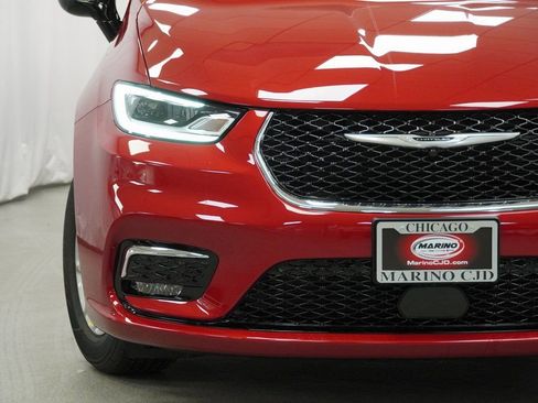 New 2026 Chrysler Pacifica Select image 6