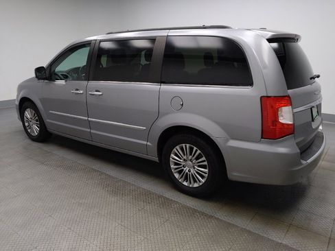 Used 2015 Chrysler Town & Country Touring-L w/ Driver Convenience Group FWD image 3