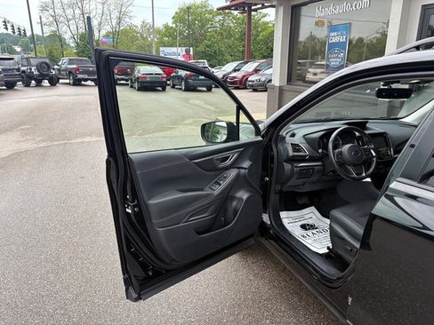 Used 2024 Subaru Forester Premium AWD/4WD image 9