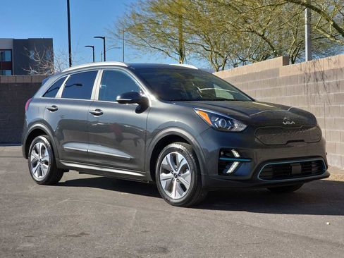Used 2022 Kia Niro EX image 3