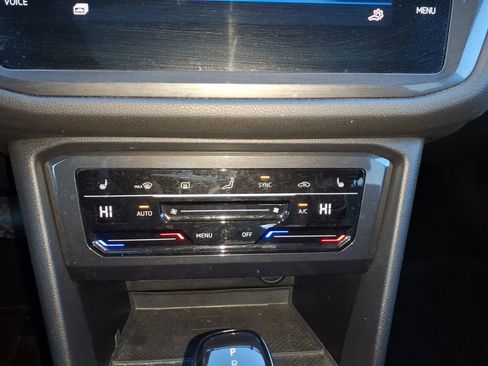 Used 2022 Volkswagen Tiguan SE w/ Panoramic Sunroof Package image 19