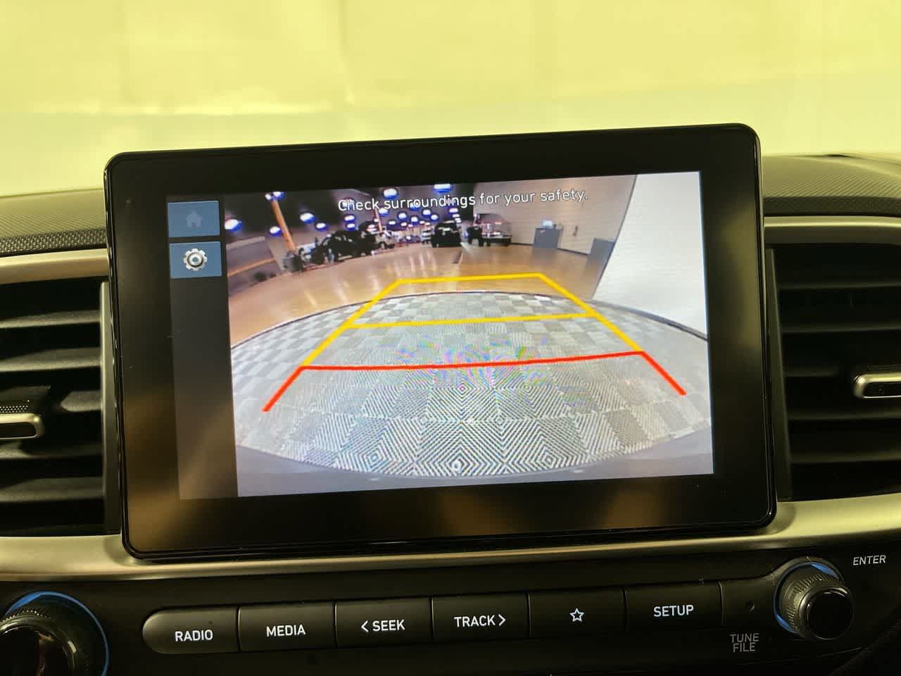 Used 2025 Hyundai Venue SEL FWD image 19