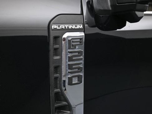 Used 2025 Ford F250 Platinum w/ Platinum Plus Package image 45