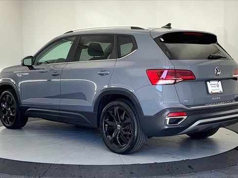 Certified 2023 Volkswagen Taos SE w/ Panoramic Sunroof Package image 12