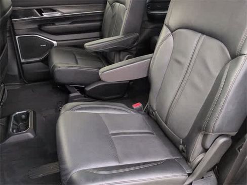 Used 2024 Jeep Wagoneer Series III image 18