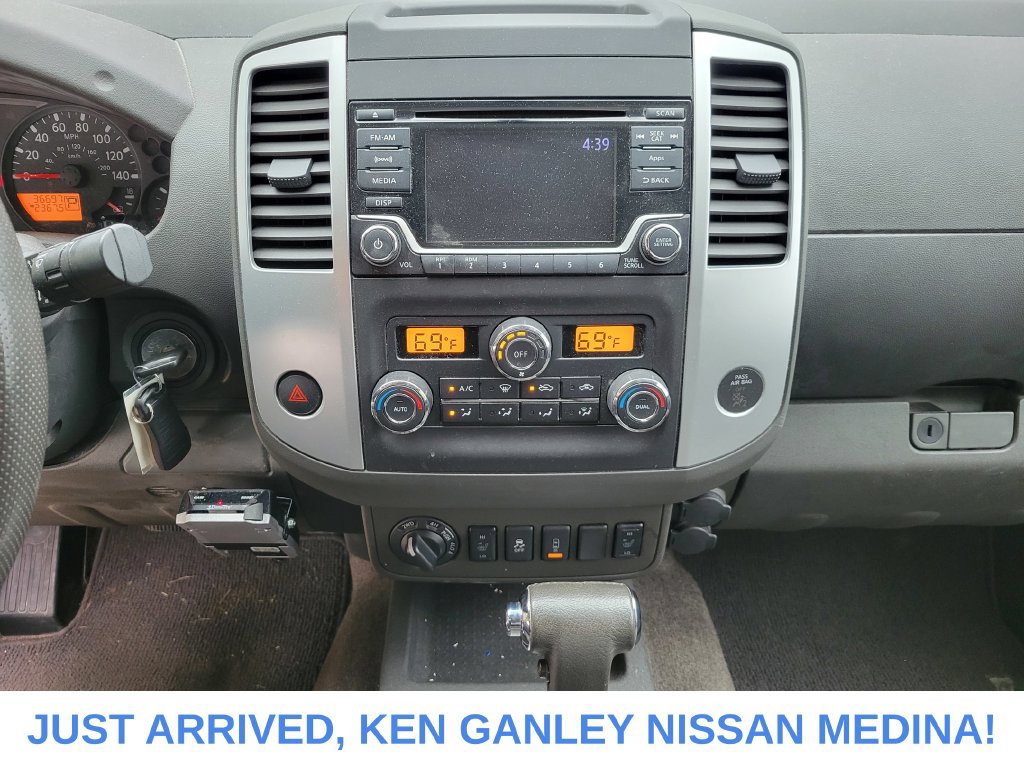 Used 2016 Nissan Frontier SV w/ SV Value Truck Package AWD/4WD image 11