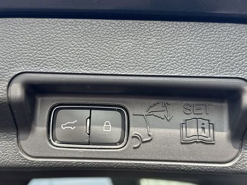 Used 2022 Ford Explorer XLT w/ Equipment Group 202A image 34