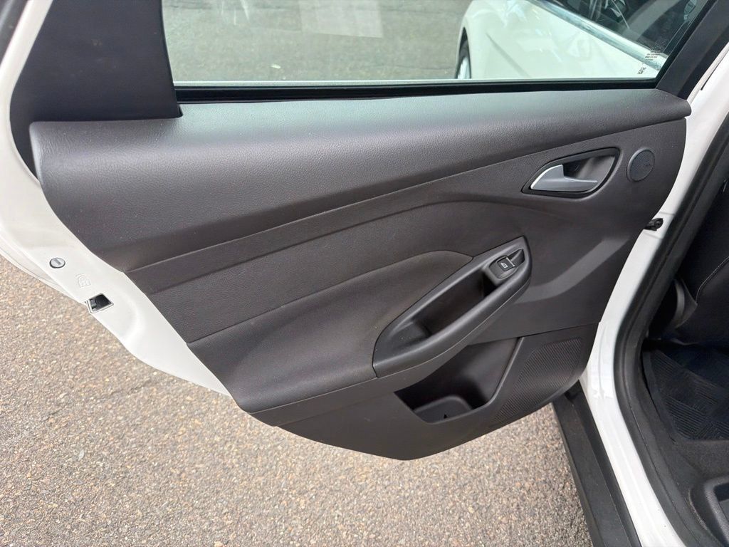 Used 2014 Ford Focus Titanium FWD image 13