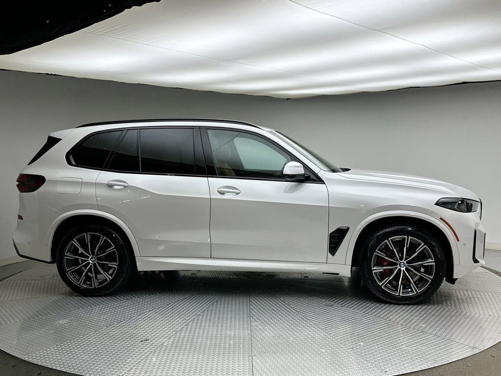 Used 2024 BMW X5 xDrive40i w/ M Sport Package AWD/4WD image 14
