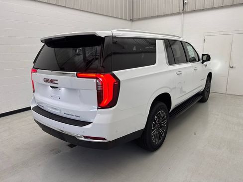 New 2026 GMC Yukon XL Elevation w/ Elevation Premium Package AWD/4WD image 11