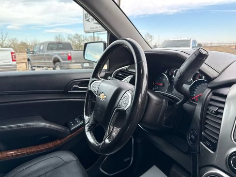 Used 2018 Chevrolet Suburban Premier AWD/4WD image 17