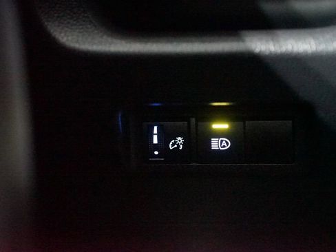 Certified 2021 Toyota RAV4 LE image 22