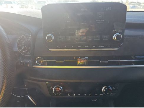 Used 2023 Mitsubishi Outlander SE image 14