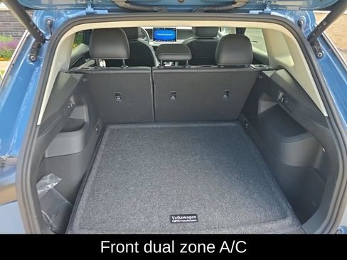 Used 2025 Volkswagen Tiguan SE w/ Panoramic Sunroof Package AWD/4WD image 8