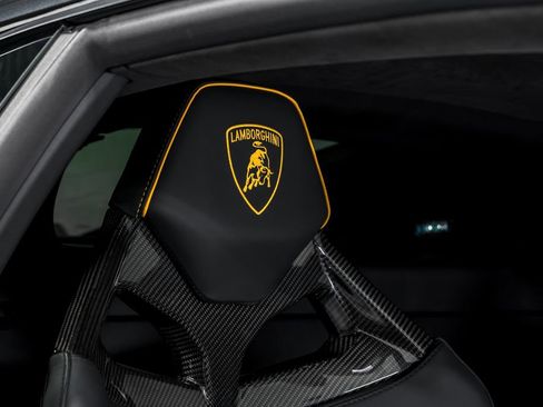 Used 2023 Lamborghini Huracan EVO RWD image 37