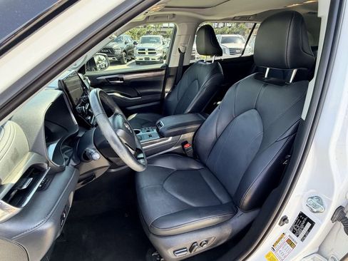 Used 2023 Toyota Highlander Limited image 22