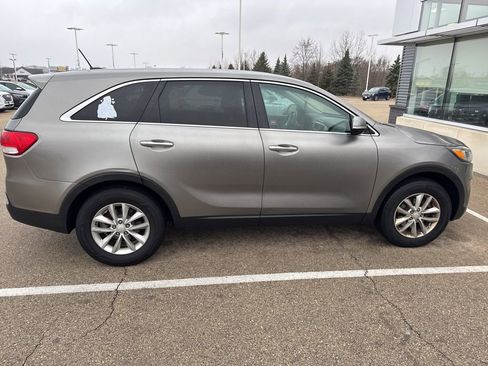 Used 2016 Kia Sorento L image 3