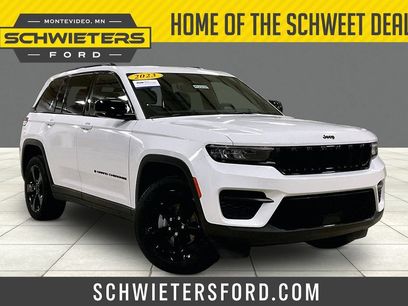 Used 2023 Jeep Grand Cherokee Laredo